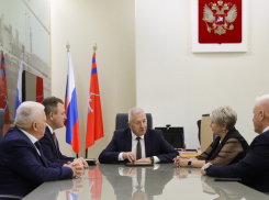 Четверых из волгоградской облдумы отметили в администрации президента