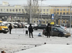 Оператор РЖД скончалась на остановке у железнодорожного вокзала Волгограда