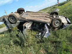 Поехал за добавкой: пьяный угонщик разбил «Приору» под Волгоградом 