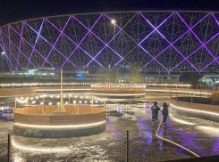 Нетающий в тепле каток-гигант заливают в Волгограде