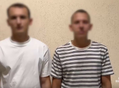 Дикую вечеринку с громкой музыкой устроили зумеры на набережной в Волгограде