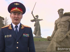 Михаил Музраев с упоением прочитал стихотворение «Родина» у Мамаева кургана