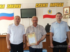 Камышинского охранника и тракториста из Саратова наградили за помощь в поимке налетчиков на ювелирный салон
