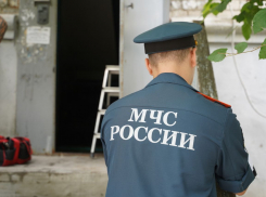 Крупный пожар вспыхнул в частном секторе в Волгограде 