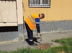 Порыв газопровода произошел всего в 35 метрах от многоэтажки на улице Шекснинской в Волгограде