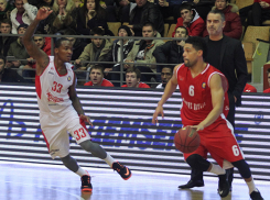 Баскетболисты Волгограда обыграли самарского соперника, забив с сиреной победный мяч