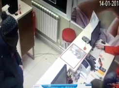 «Айфонного» разбойника с пистолетом разыскивают в Волгограде 