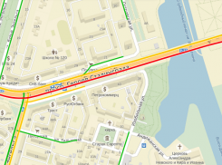 Автомобили попали в многокилометровую пробку на юге Волгограда