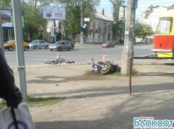 В Волгограде мотоцикл въехал в троллейбус: 1 погиб, 1 в реанимации