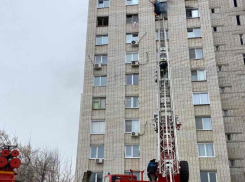 Три человека пострадали, 15 эвакуировали: пожар тушили в девятиэтажке в Камышине