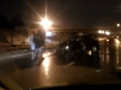 Двигатель отлетел от Kia в результате сильного удара на волгоградской дороге