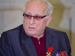 Легендарный Максим Матвеевич Загорулько принимает поздравления