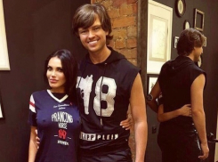 Поклонники оценили грудь новой девушки Прохора Шаляпина 