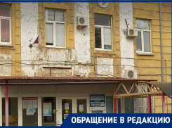 «Прыгаем на костылях со второго этажа»: пациенты пожаловались на работу травматологии в Волгограде