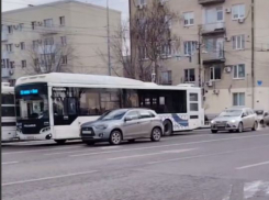 Массовую автоподставу устроили в центре Волгограда: все попало на видео