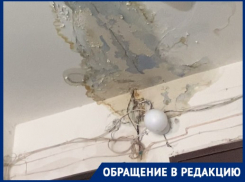 Проводку топит дождем из-за разрушенного потолка 5-этажки в Волгограде