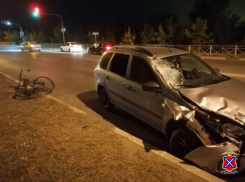Lada снесла 21-летнего велосипедиста под Волгоградом: парень умер