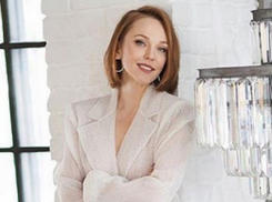 Альбина Джанабаева сфотографировалась в «голом» костюме