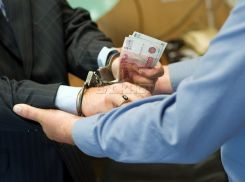 В Волгограде экс-директор ЖКХ осужден на год за покупку элитных авто на деньги жильцов