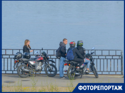 Причуды самоизоляции по-волгоградски без масок и дистанции в воскресном фоторепортаже