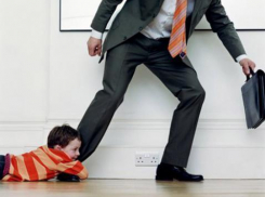 Под Волгоградом приставы сумели повлиять на одного из трех алиментщиков