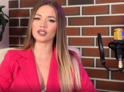 Как общество ненавидит женщин: спецкор Алина Гудова о хейте, лишнем весе и материнстве
