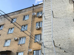 «Пункт назначения по-волгоградски»: выпавшее стекло чуть не убило девушку