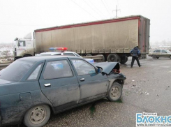 ВАЗ протаранил фуру на трассе в Волгоградской области