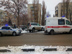 Все произошло напротив районной администрации: подробности аварии на юге Волгограда, где иномарка врезалась в фонтан