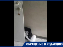 Комната матери и дитя с грязным полом и одиноким стулом в кардиоцентре ужаснула волгоградку