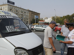 Маршрутчиков-нарушителей в Волгограде штрафуют и расторгают договоры перевозок