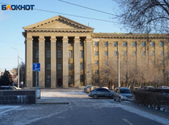 К жизни вернут гигантскую заброшку и площадь перед ней в центре Волгограда