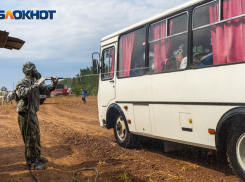 Под Волгоград свезли новобранцев для обучения ночному бою