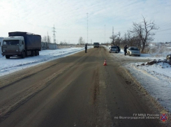 Полиция Волгограда просит помочь в розыске водителя Mitsubishi, скрывшегося с места ДТП