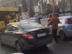 ДТП на Комсомольской собрало пробку в центре Волгограда