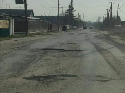 В райцентрах Волгоградской области зреет бунт из-за убитых дорог