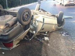 Автоледи на Daewoo чудом выжила после столкновения с тягачом и пожара на трассе под Волгоградом