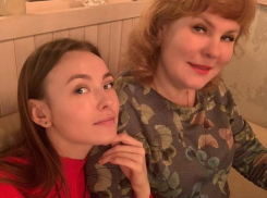 Анастасия Иванова поздравила в Волгограде сестер-близняшек