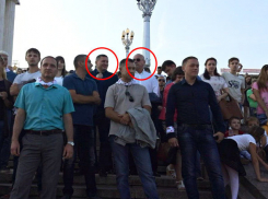 Радостный губернатор и глава волгоградской администрации в темных очках отмечают День города