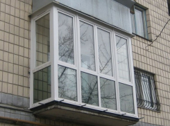 Женщина разбилась насмерть при попытке перелезть на балкон соседей в Волгограде