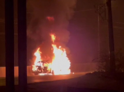 В Волгограде взорвалась машина: перекрыт мост через ВДСК