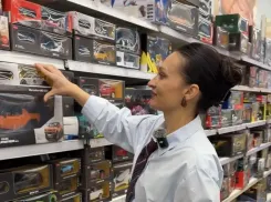 На поиски подарков к 23 февраля отправилась Наташа Ветрова