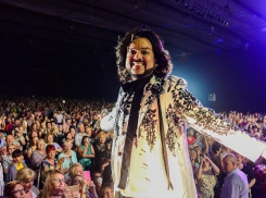 Филипп Киркоров на концерт в Волгоград привез 4 фуры одежды