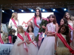 Победительница конкурса «Мисс Волгоград-2017» покорила жюри голосом и откровенным платьем со стразами