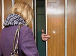 Грабившая женщин в подъездах домов банда идет под суд в Волгограде 