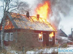 В Волгоградской области пенсионер сгорел заживо в собственном доме