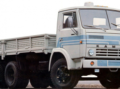 Под Волгоградом 17-летний парень кинулся под колеса КамАЗа 