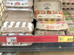 Пасхальный ажиотаж в магазинах Волгограда: цены на белые яйца выросли 