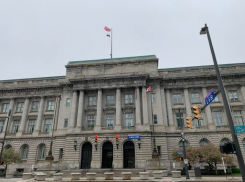 Волгоградцы впервые за 10 лет подняли над зданием мэрии американского города российский флаг