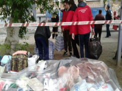 Студенты ВолГУ спасают вещи жильцов из взорвавшегося дома 